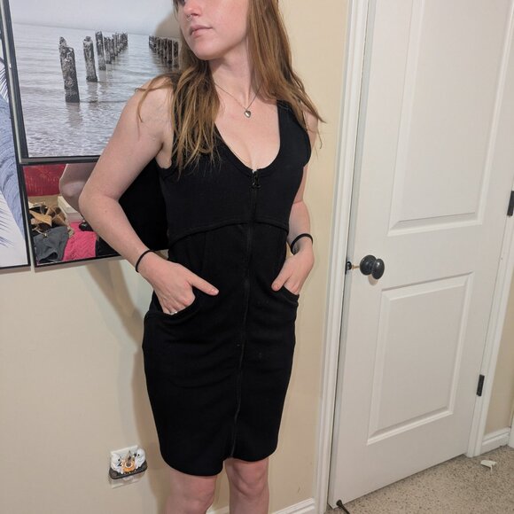 LBD w/ full front zipper and pockets - Picture 3 of 9